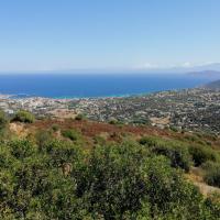 La vista di Isola Rossa dalla montagna dietro Occiglioni