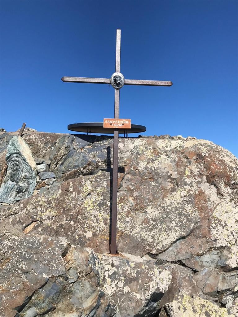 Croix au sommet du San Petronne qui est le plus haut sommet de la Castagniccia