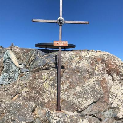 San Petronne summit cross